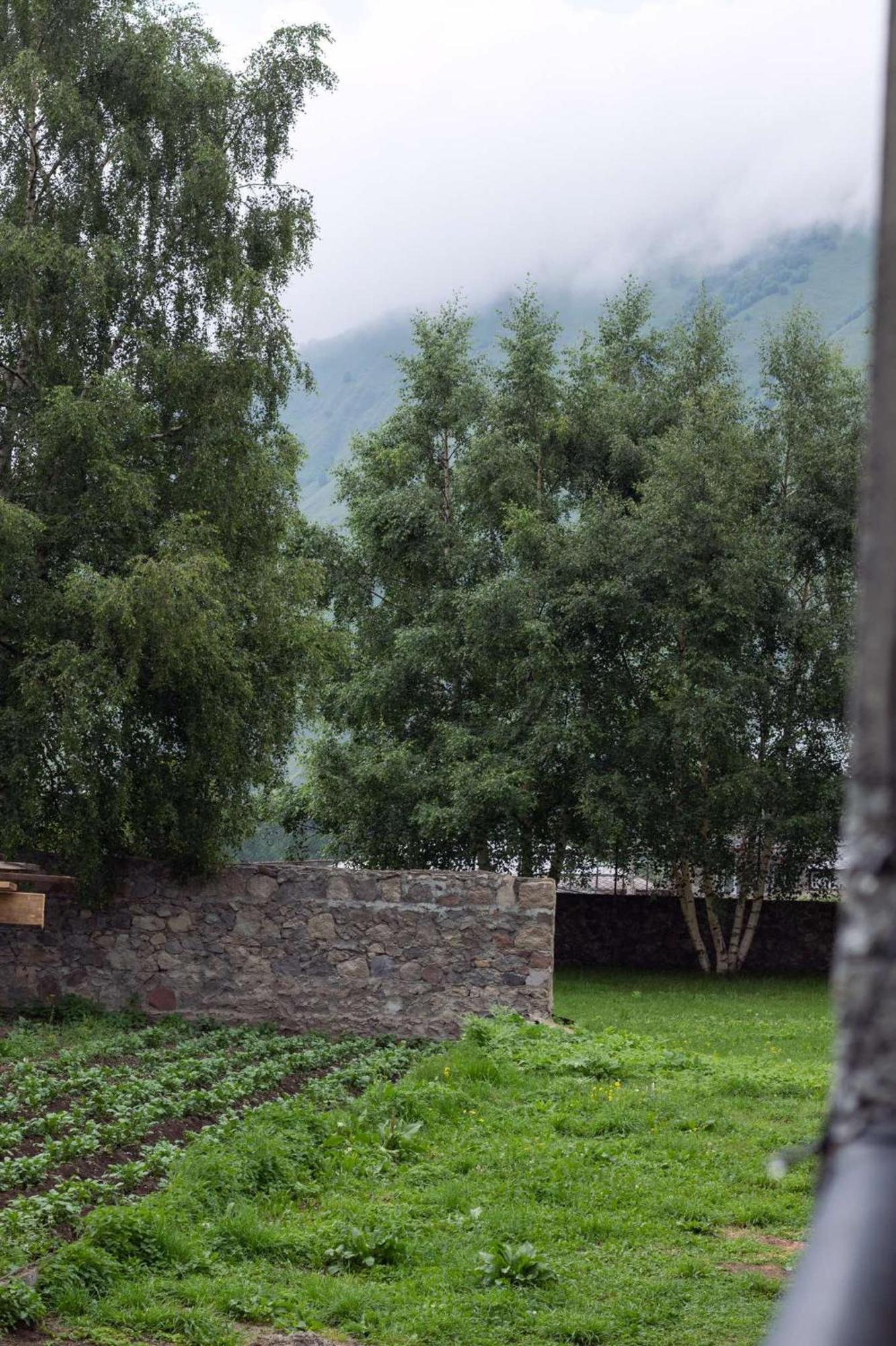 Garemta Hotell Kazbegi Exteriör bild